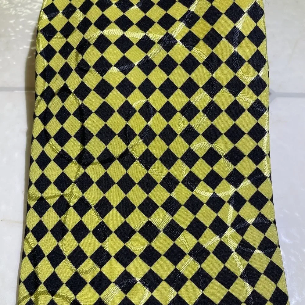 Brioni Men's Silk Neck Tie Gold Geometric Pattern Made‎ In Italy